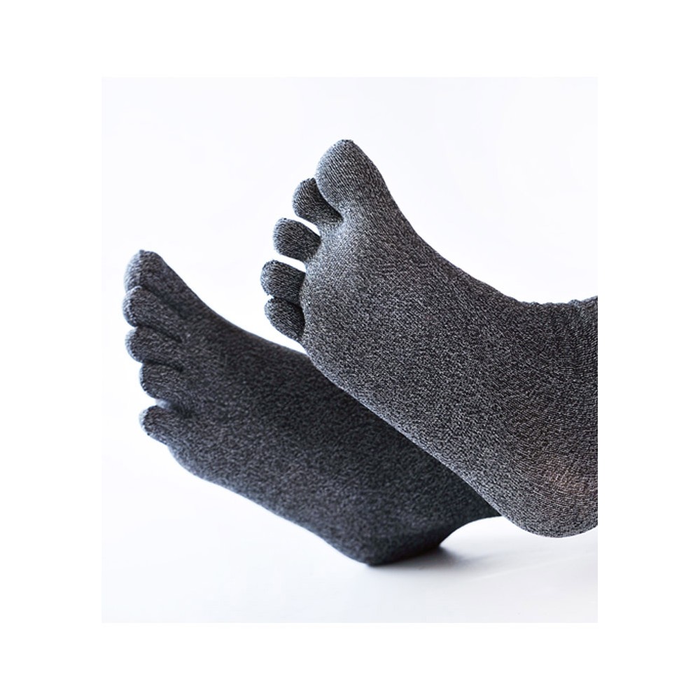 Chaussettes avec orteils séparés traitées au charbon de bois naturel